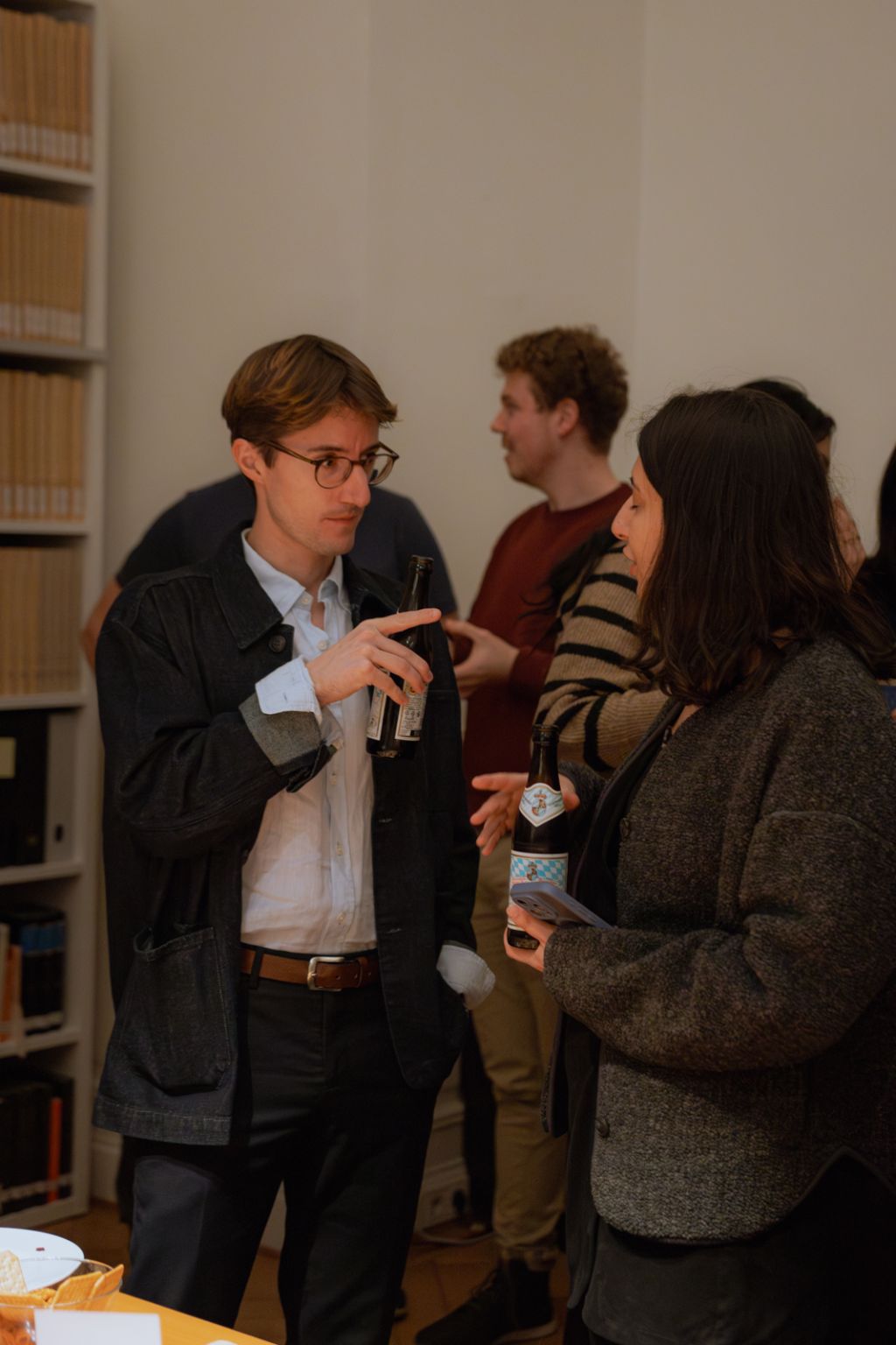 Conversations continued over drinks after the session.